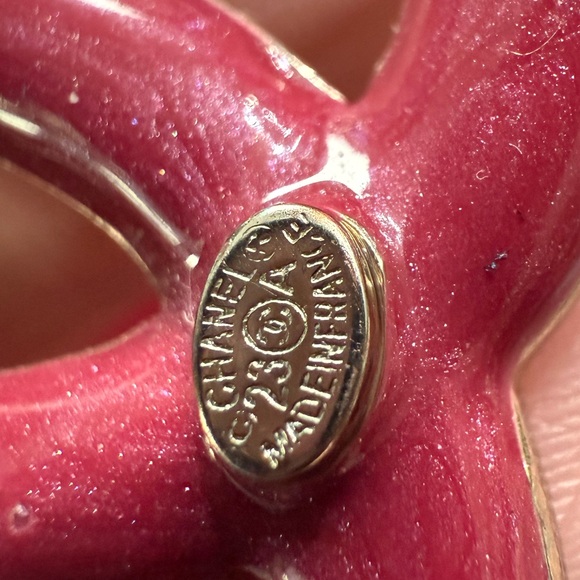 CHANEL Pink and Silver Crystal Brooch - Picture 3 of 4